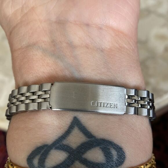 Citizen Quartz Swaroski Crystal Bezel Stainless Steel Watch Mother-of-Pearl Dial - Picture 7 of 11